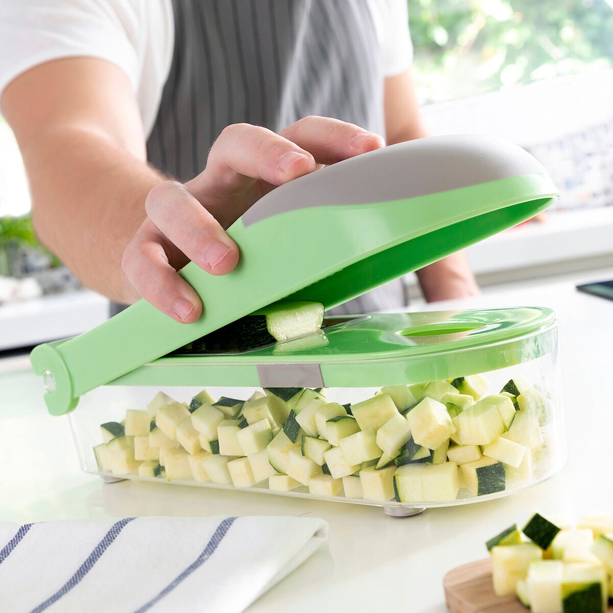 7 in 1 vegetable cutter, grater and mandolin with recipes and Kitchen Bigbuy   